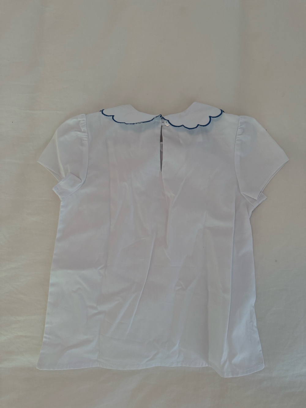 Bella Bliss White Short Sleeve Blouse with Scalloped Collar. Size 3.